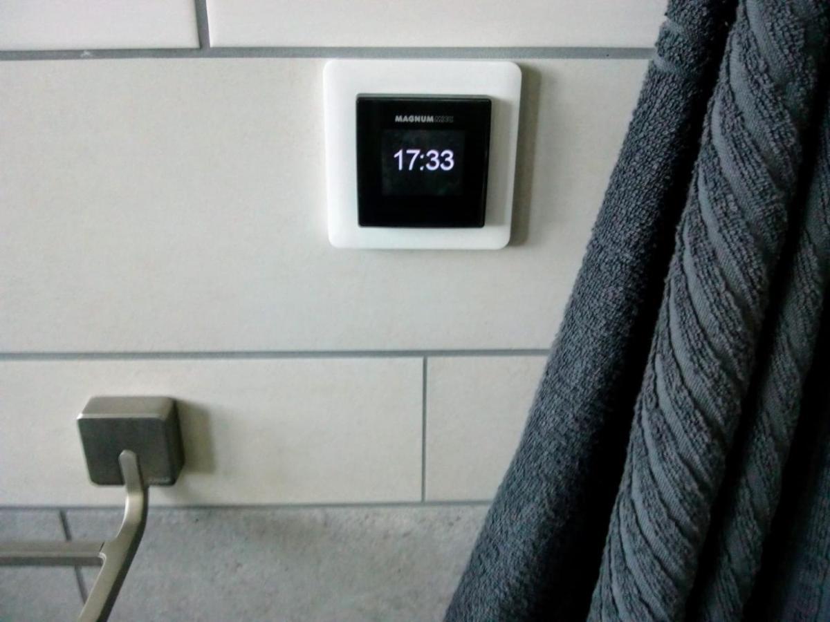 Aldo, Not For Parties, Not A Hotel, With Shared Bathroom, No Kitchen Accommodatie bij particulieren Amsterdam