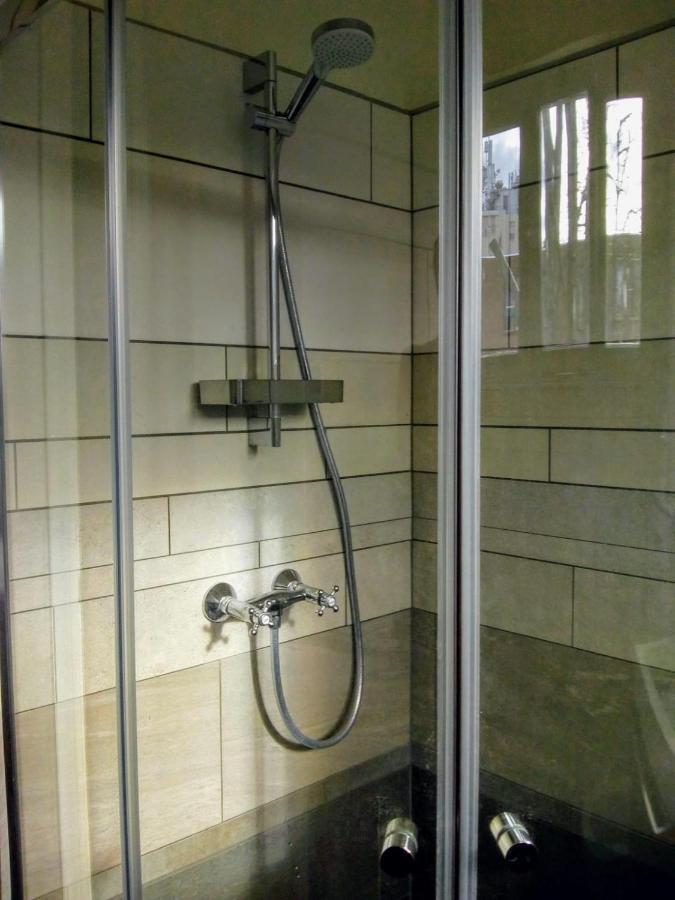 Aldo, Not For Parties, Not A Hotel, With Shared Bathroom, No Kitchen Accommodatie bij particulieren *