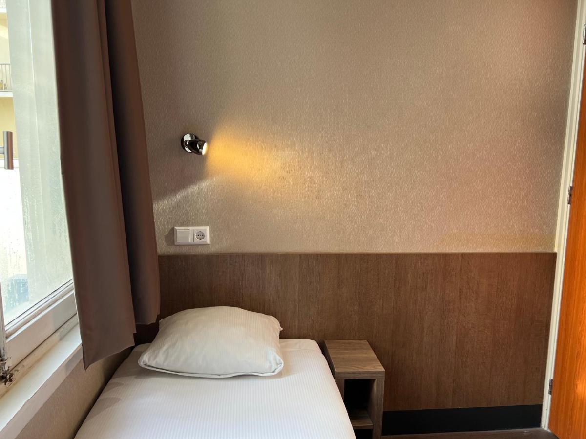 Blossoms Hotel 2*