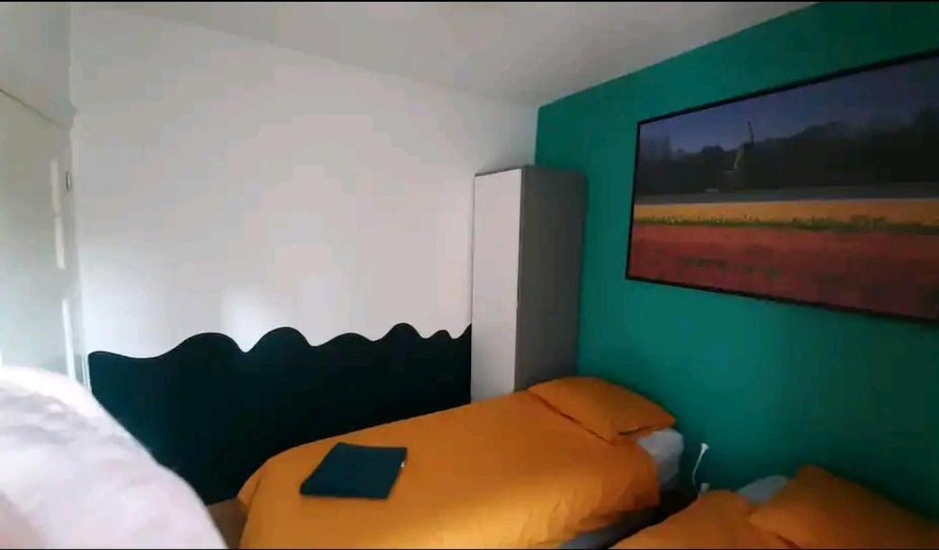 Privatunterkunft Nicole, Not For Parties, Not A Hotel, With Shared Bathroom, No Kitchen *
