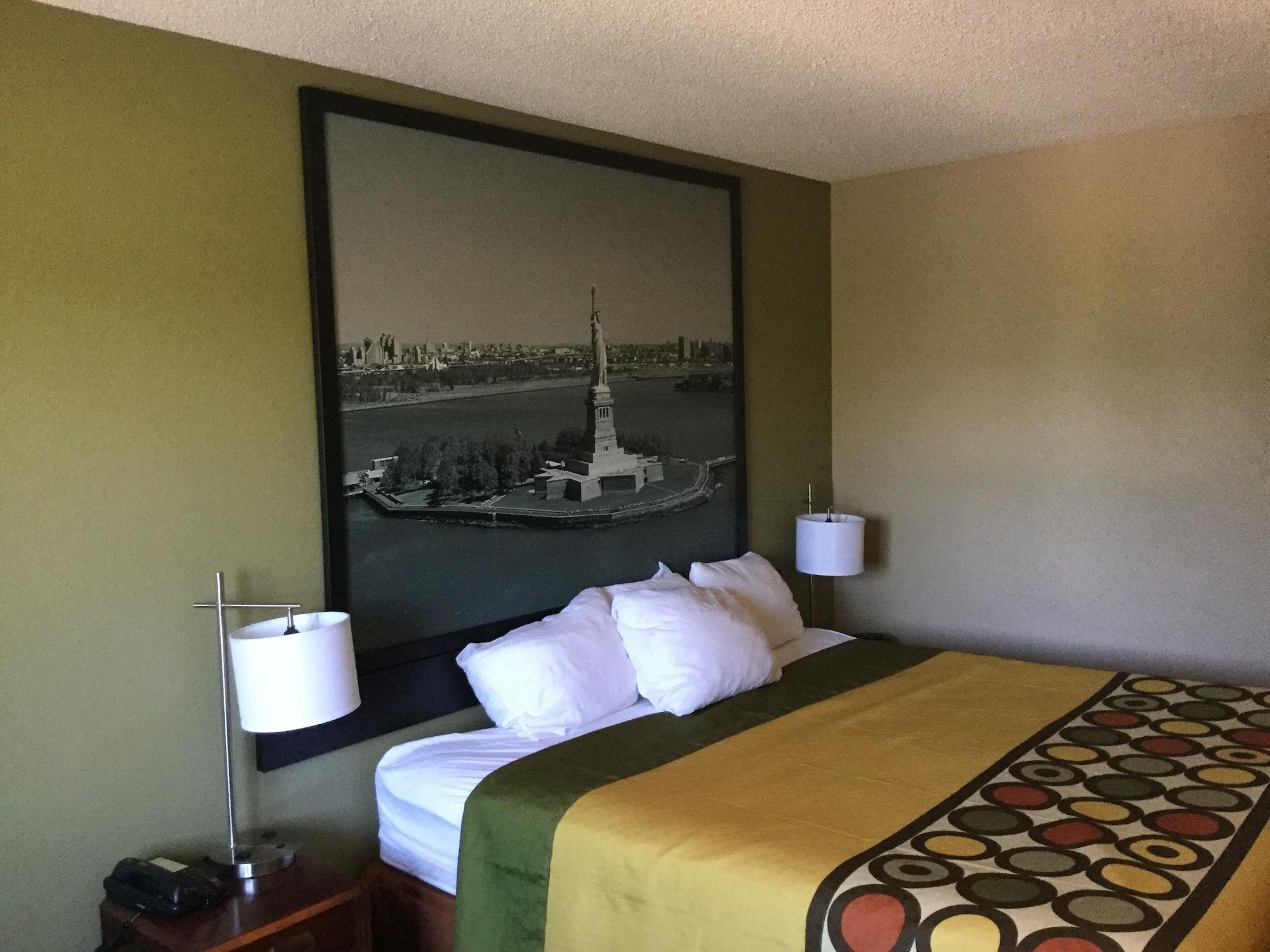 Super 8 By Wyndham Amsterdam
