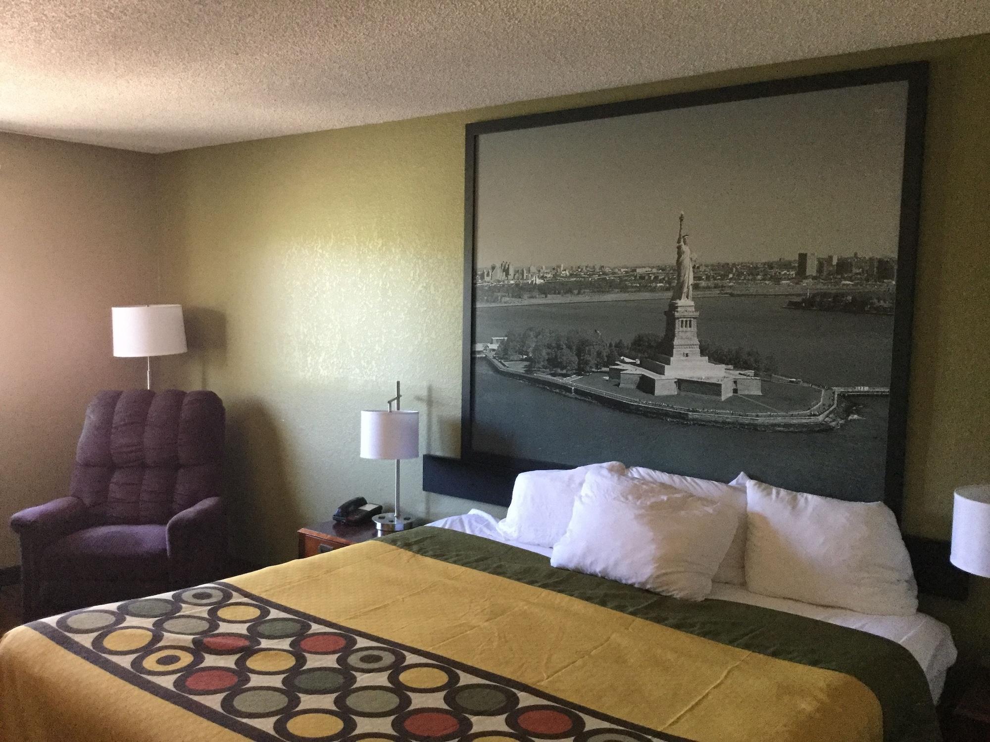 Hotel Super 8 By Wyndham 2*