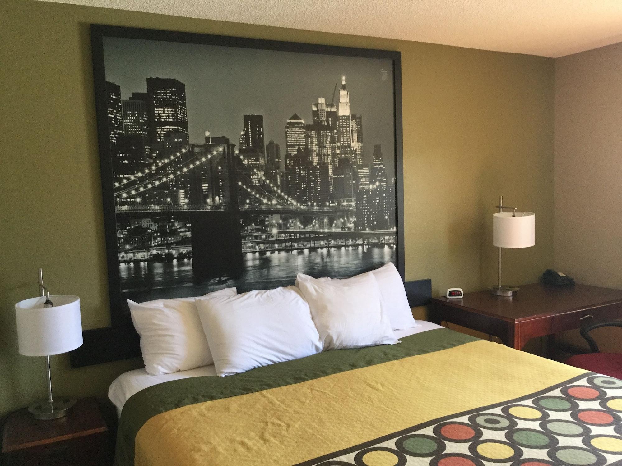 Super 8 By Wyndham Hotel 2*