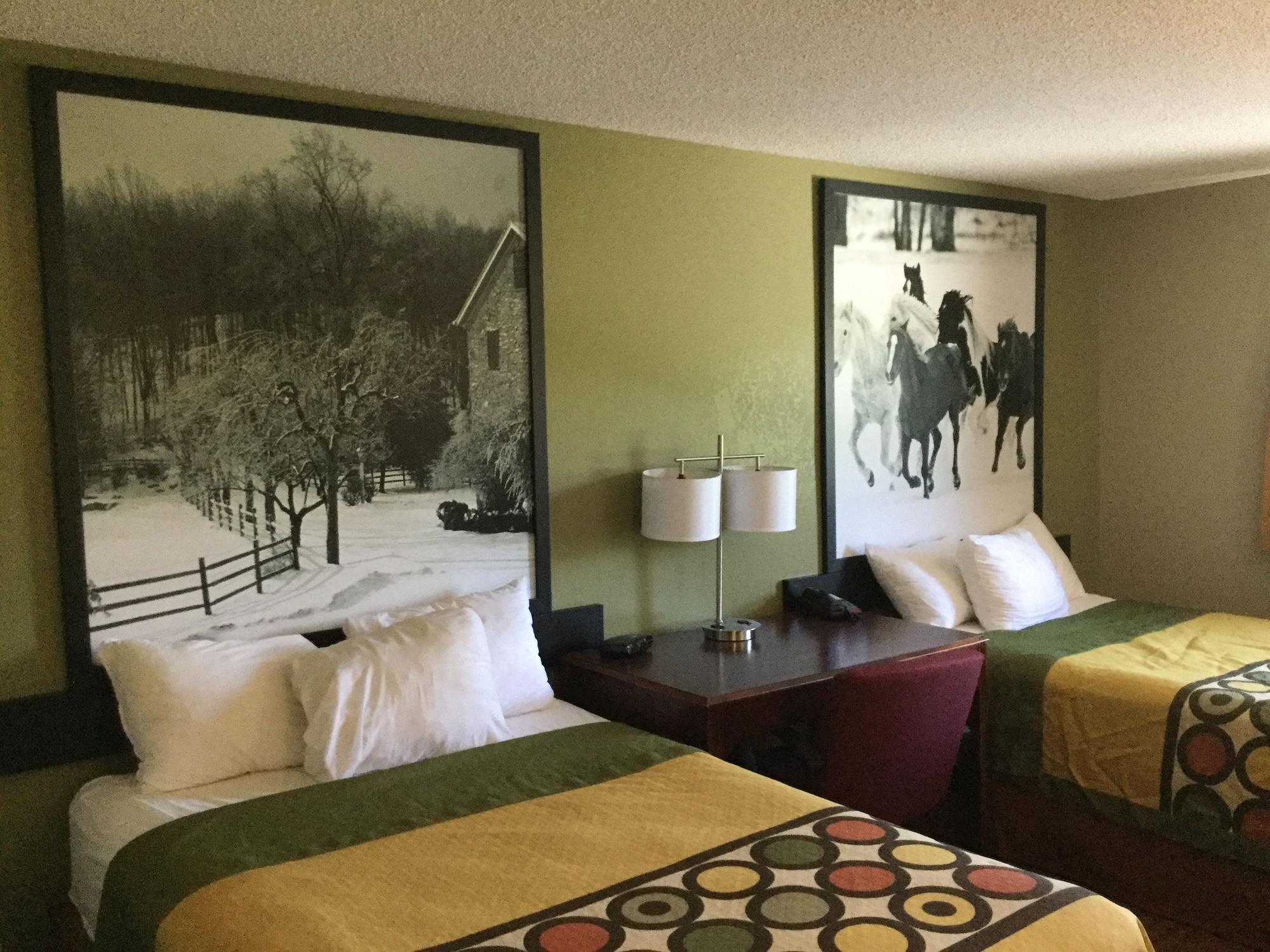 Super 8 By Wyndham Hotel 2*