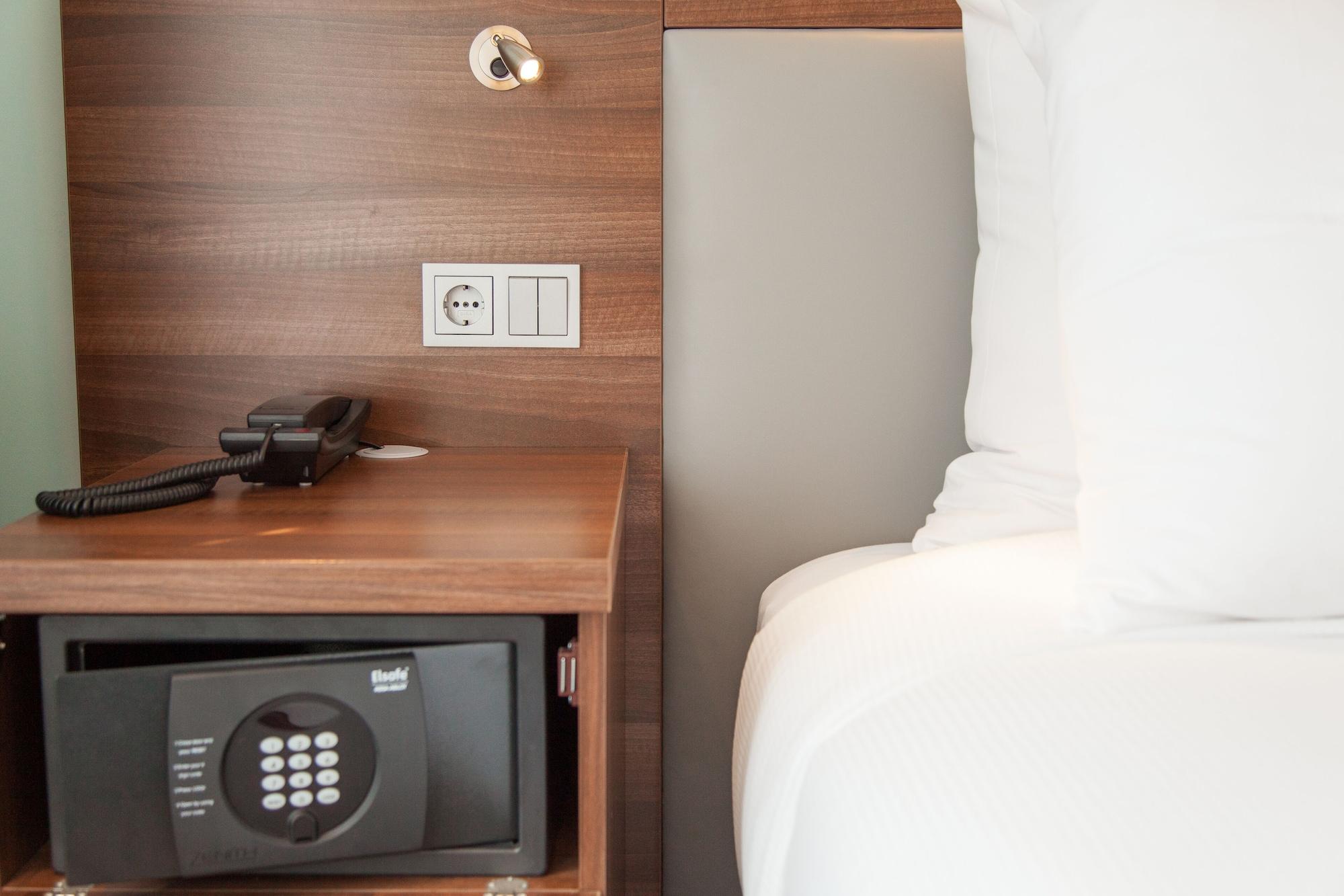 Hampton By Hilton Centre East Hotel