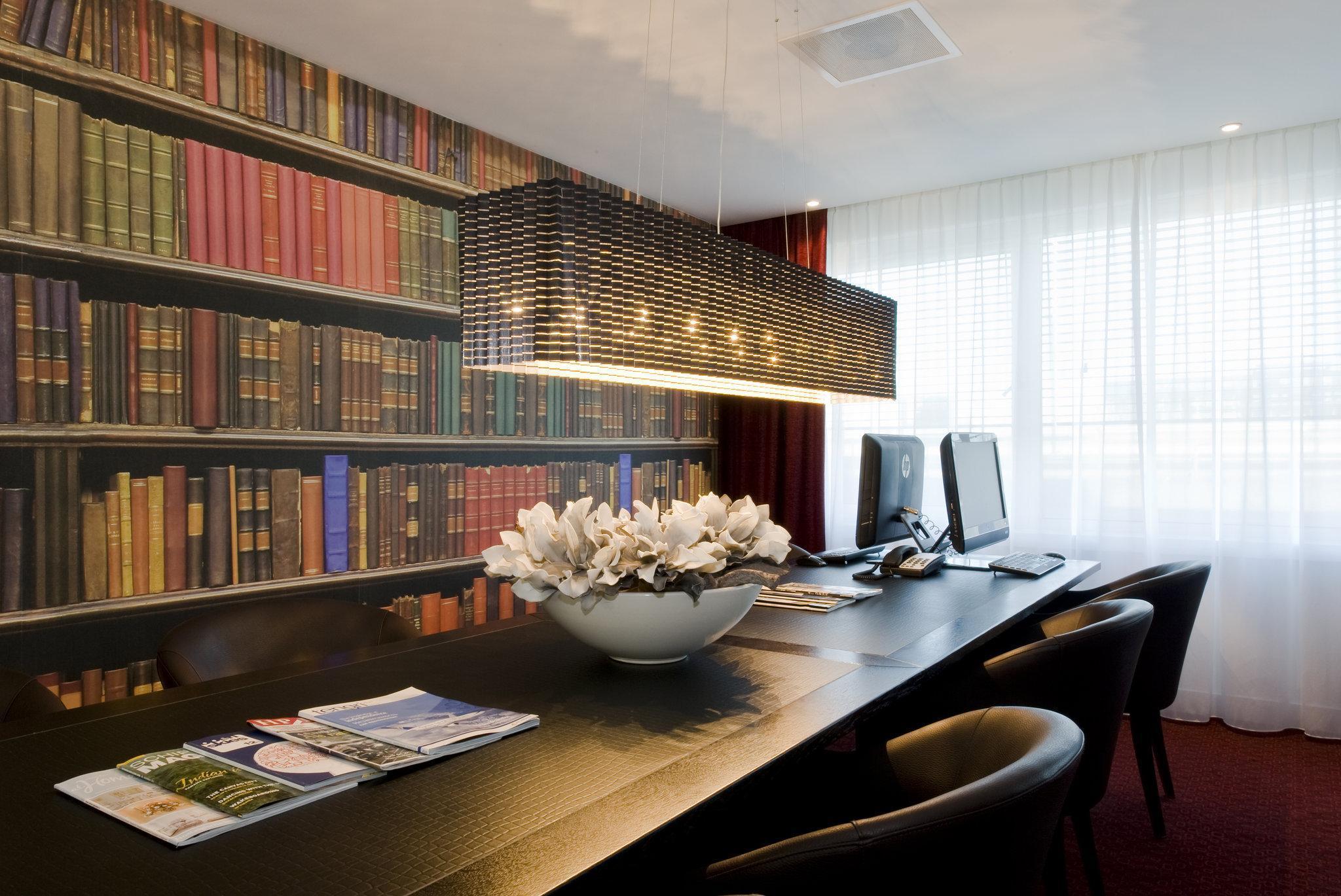 Holiday Express - Sloterdijk Station By Ihg