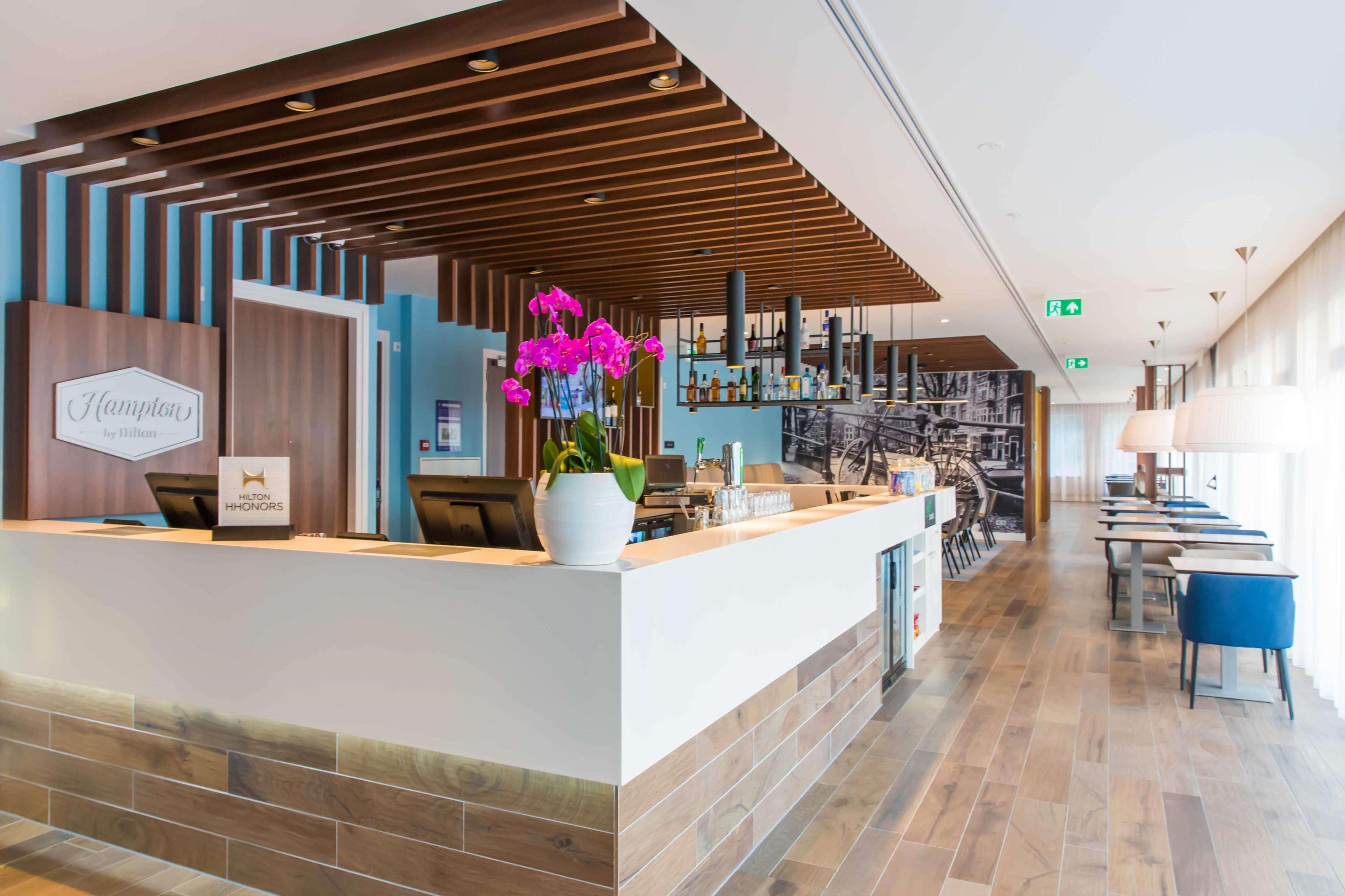 Hampton By Hilton Centre East 4*
