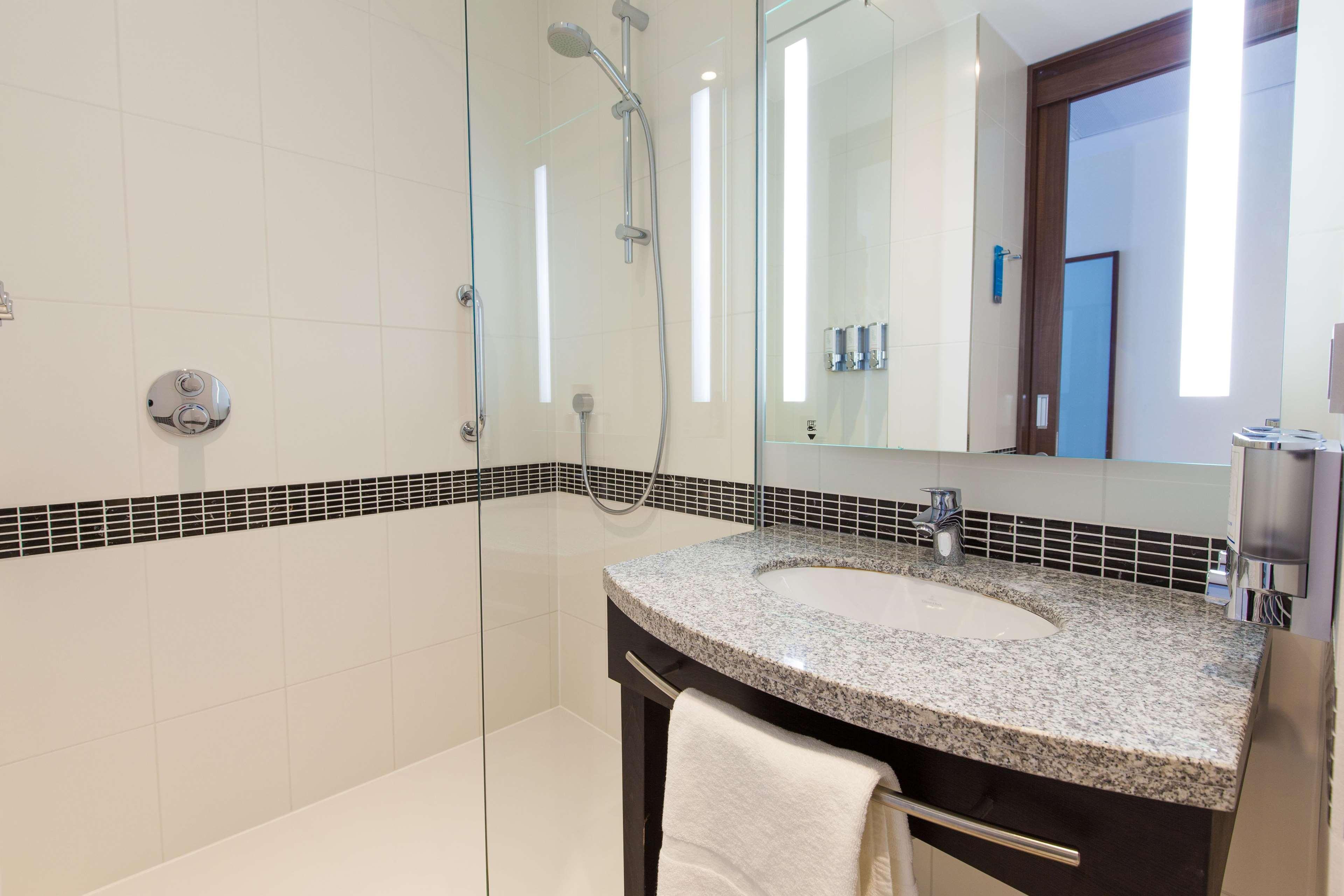 Hampton By Hilton Centre East Hotel 4*