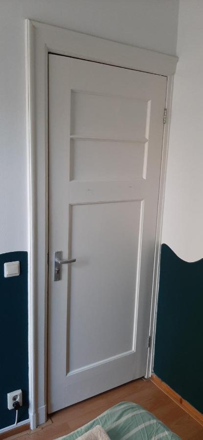 Privatunterkunft Nicole, Not For Parties, Not A Hotel, With Shared Bathroom, No Kitchen