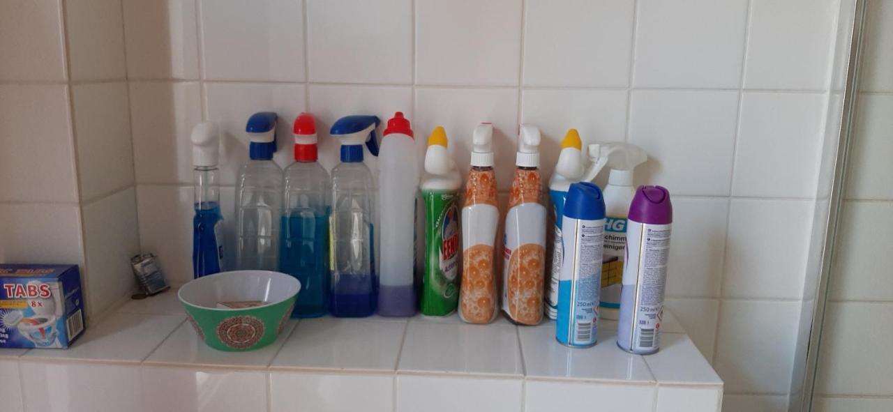 Nicole, Not For Parties, Not A Hotel, With Shared Bathroom, No Kitchen Privatunterkunft