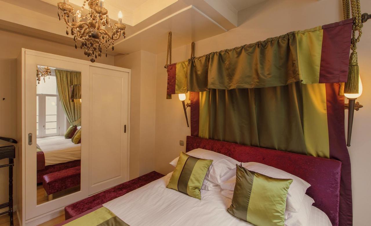 Dutch Masters Short Apartment *