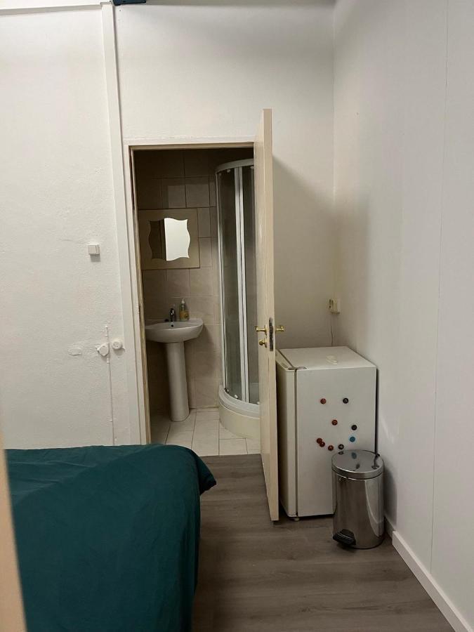 Casa de hóspedes Iru, Not For Parties, Not A Hotel, With No Kitchen *