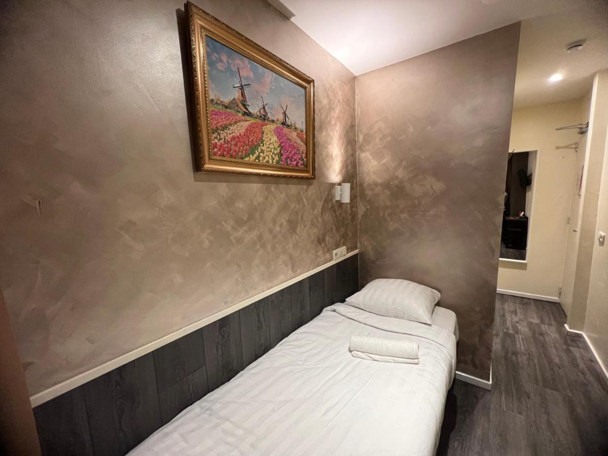 Dam Hotel 2*