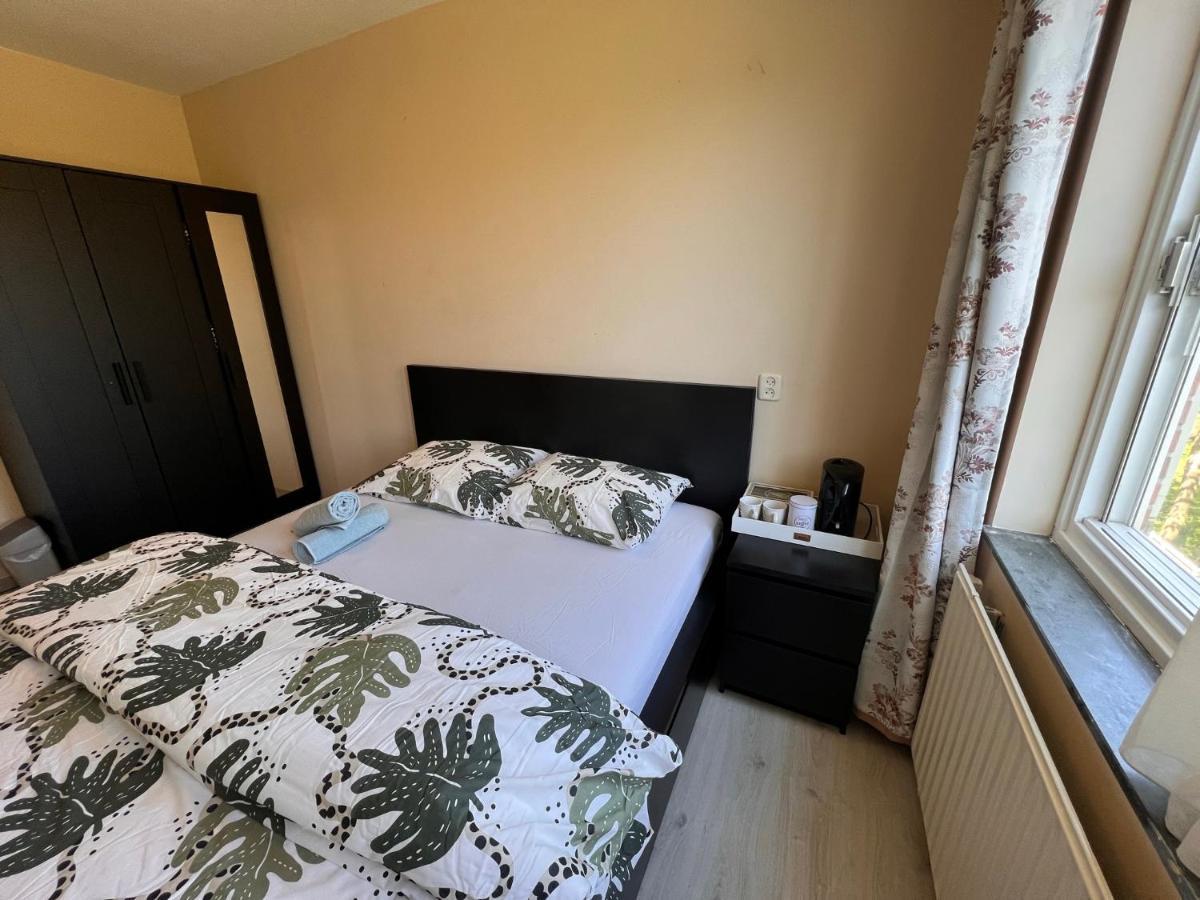 Private Bedroom In - 1 Min Walk Metro & Free Parking Accommodatie bij particulieren