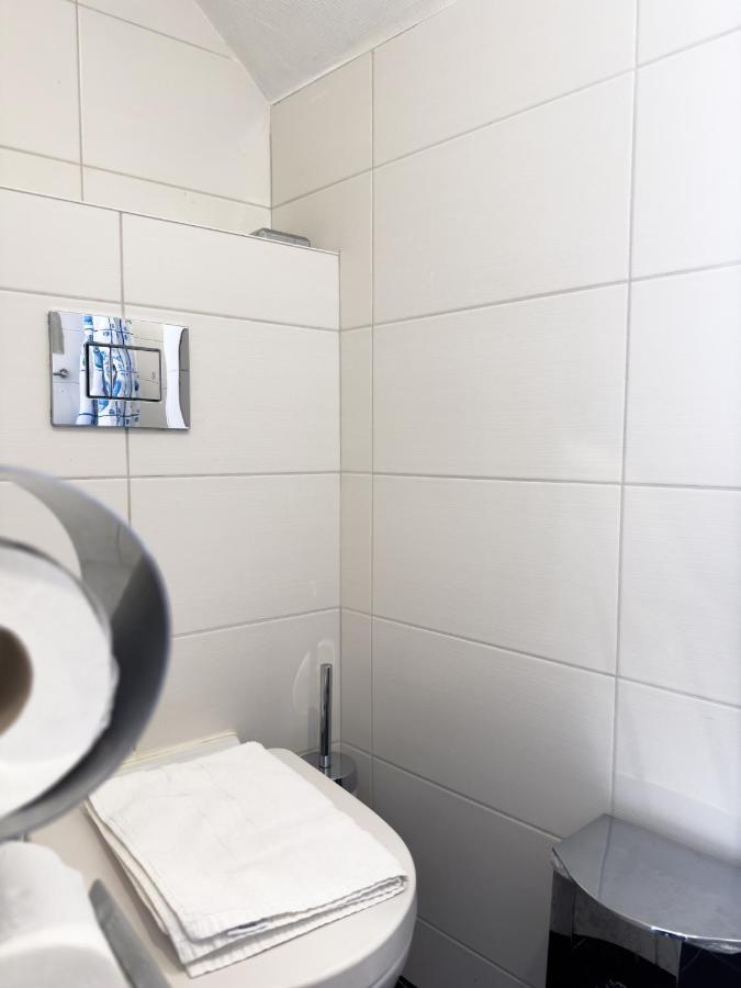 Khách sạn Hotel Amsterdam Inn 2*
