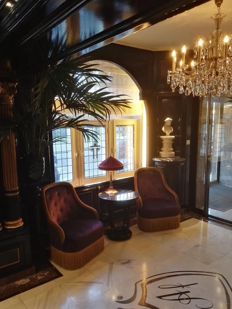 Khách sạn Apollofirst Boutique 4*