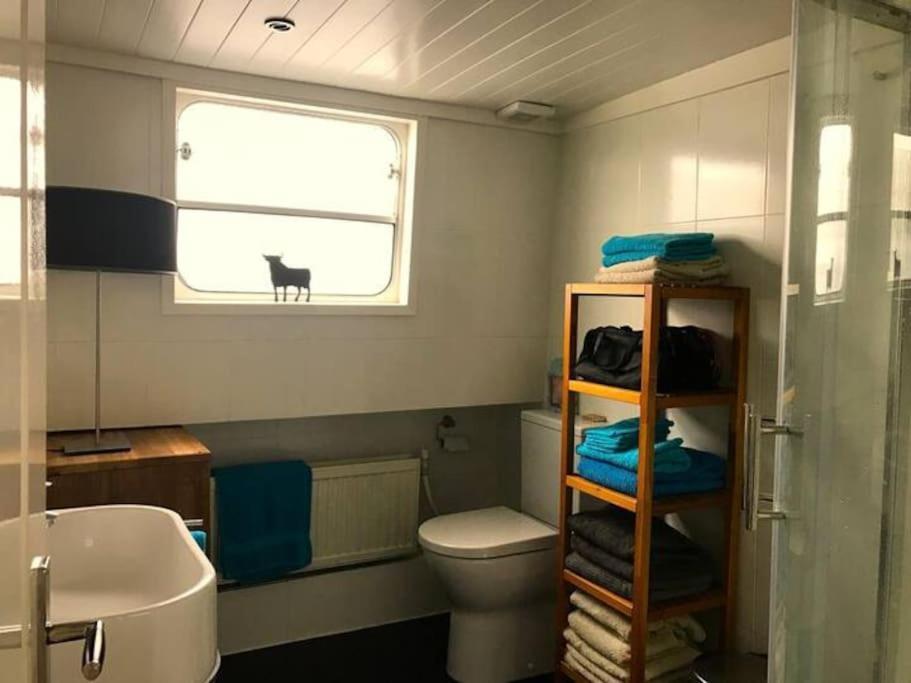 Nhà gỗ Spacious Homely House Boat Amsterdam