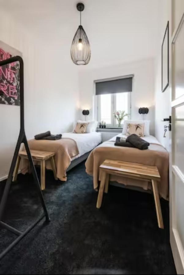 Cozy 2-bedroom Căn hộ