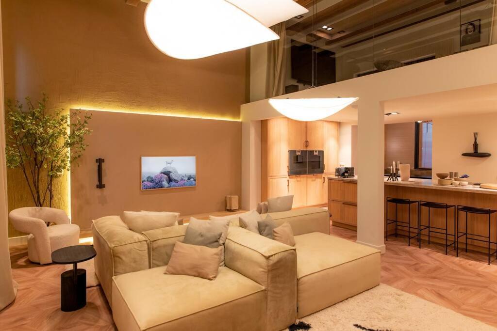 Apartamento Newly Renovated Luxurious 200 Sqm Loft In Centre *