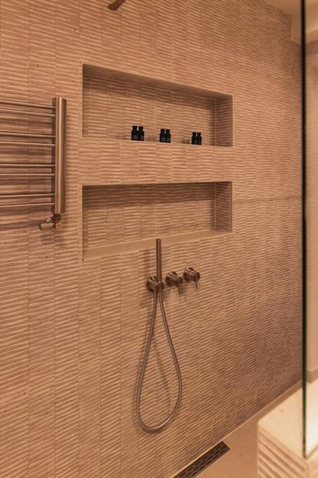 Newly Renovated Luxurious 200 Sqm Loft In Centre Apartamento Amesterdão