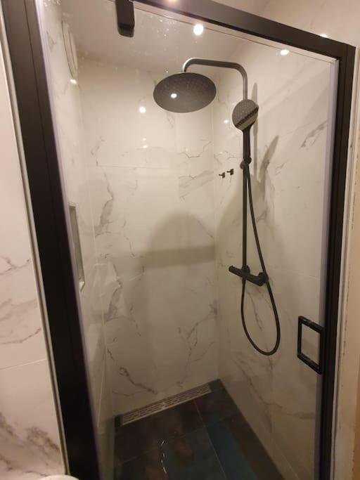 Met 2 Slaapkamers En Tuin In * Amsterdam