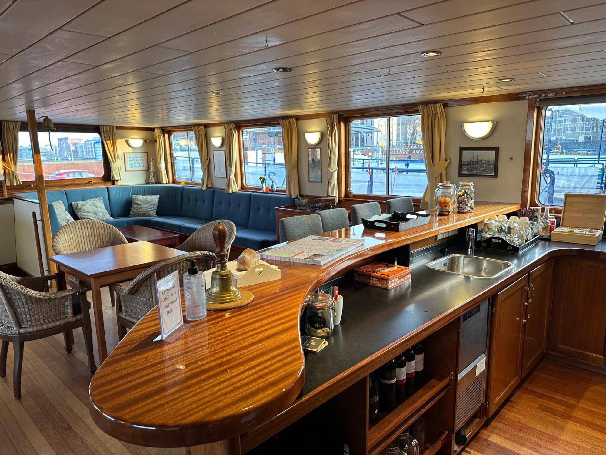 Hotelboat Angeline Hotel