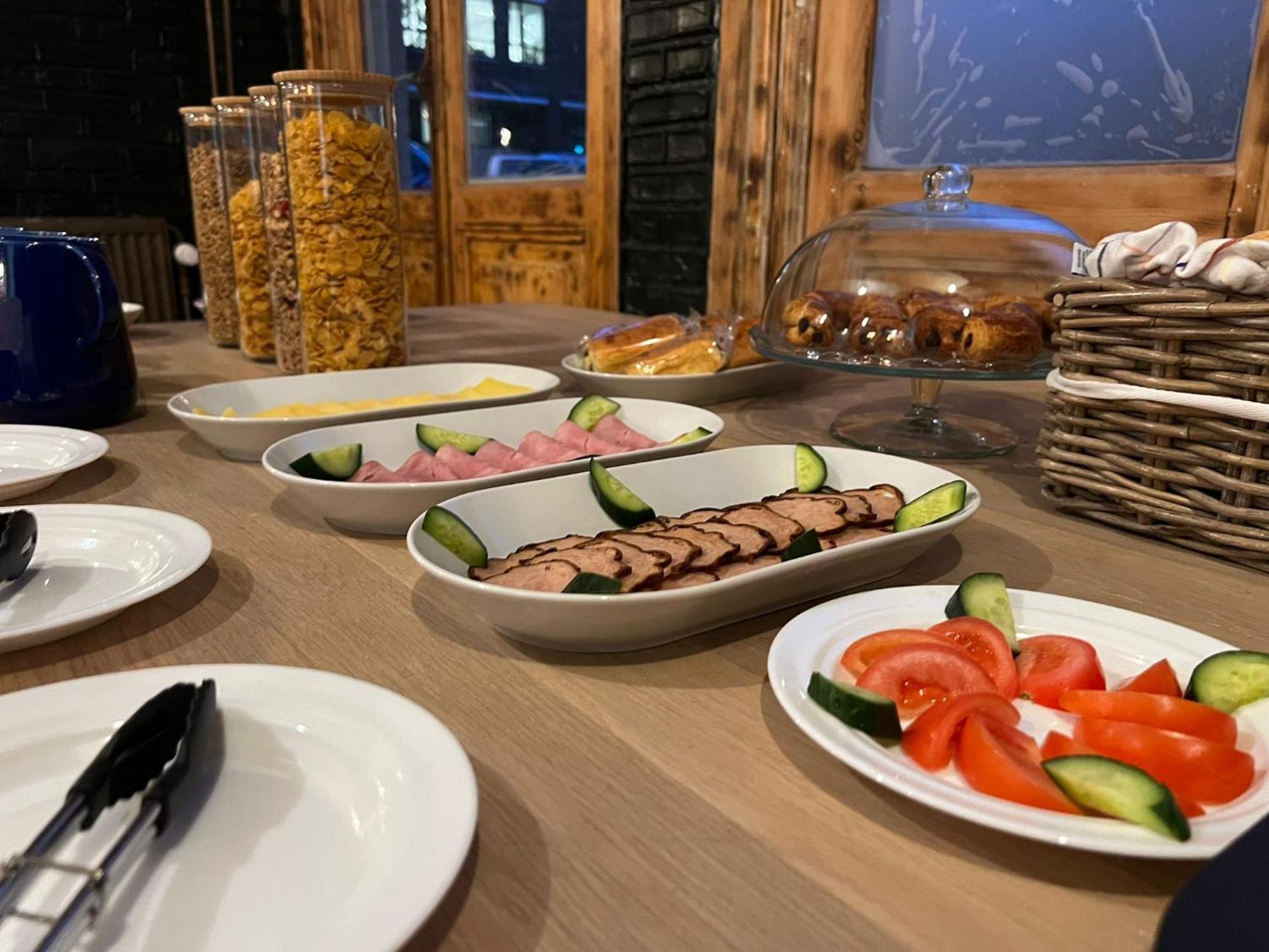 Hotel Amsterdam Inn Khách sạn 2*