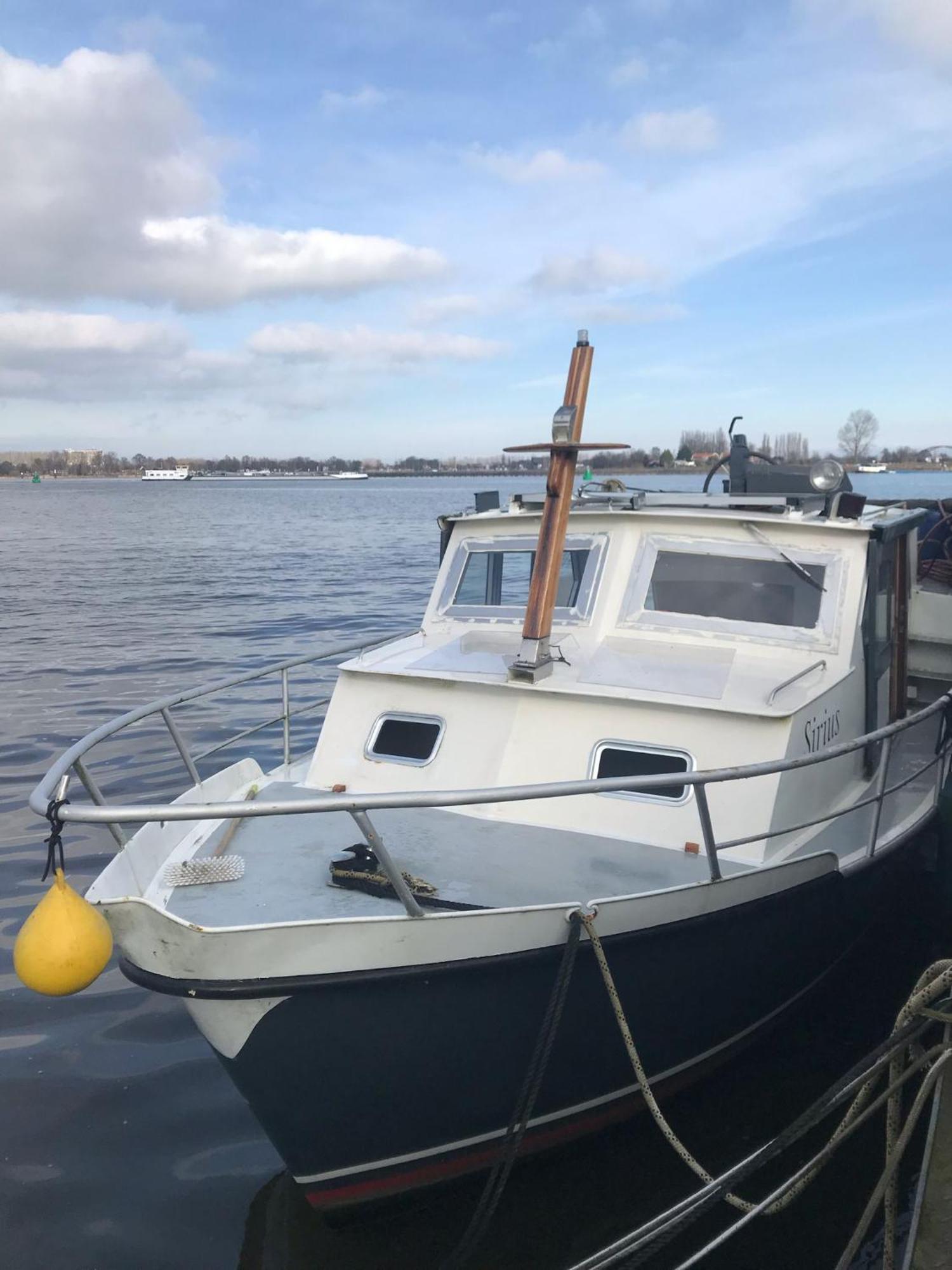 Botel Sailing