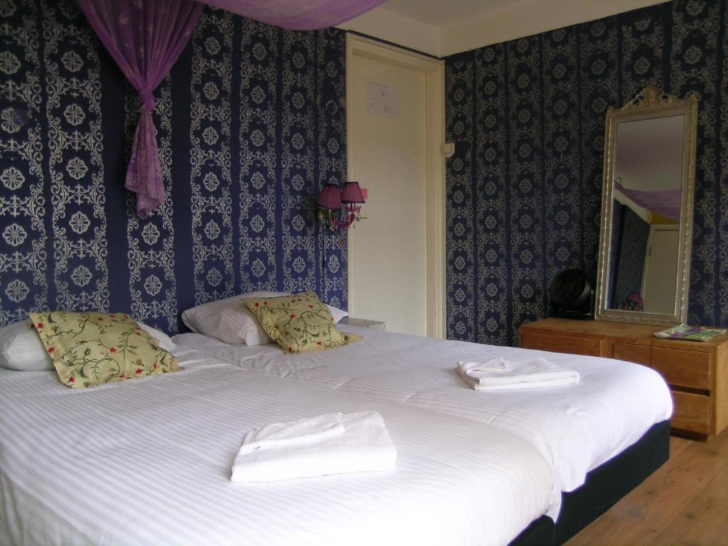 Hotel Greenhouse Effect 2*