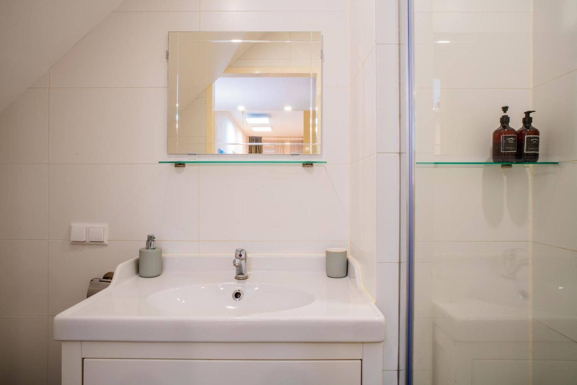 Ở trọ Fully Fitted - 15 Min From Station *