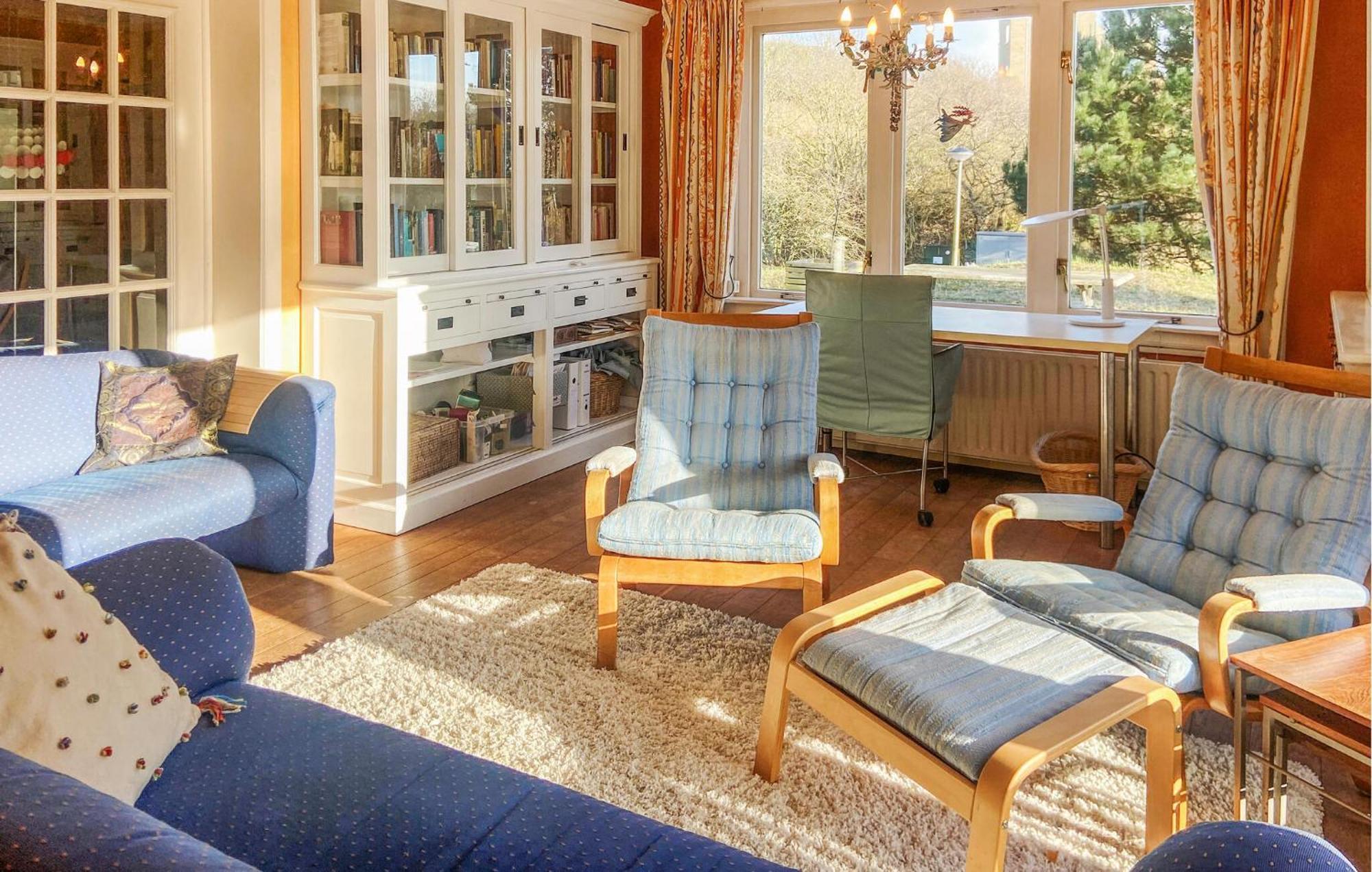 Cozy In Aan Zee With Kitchen