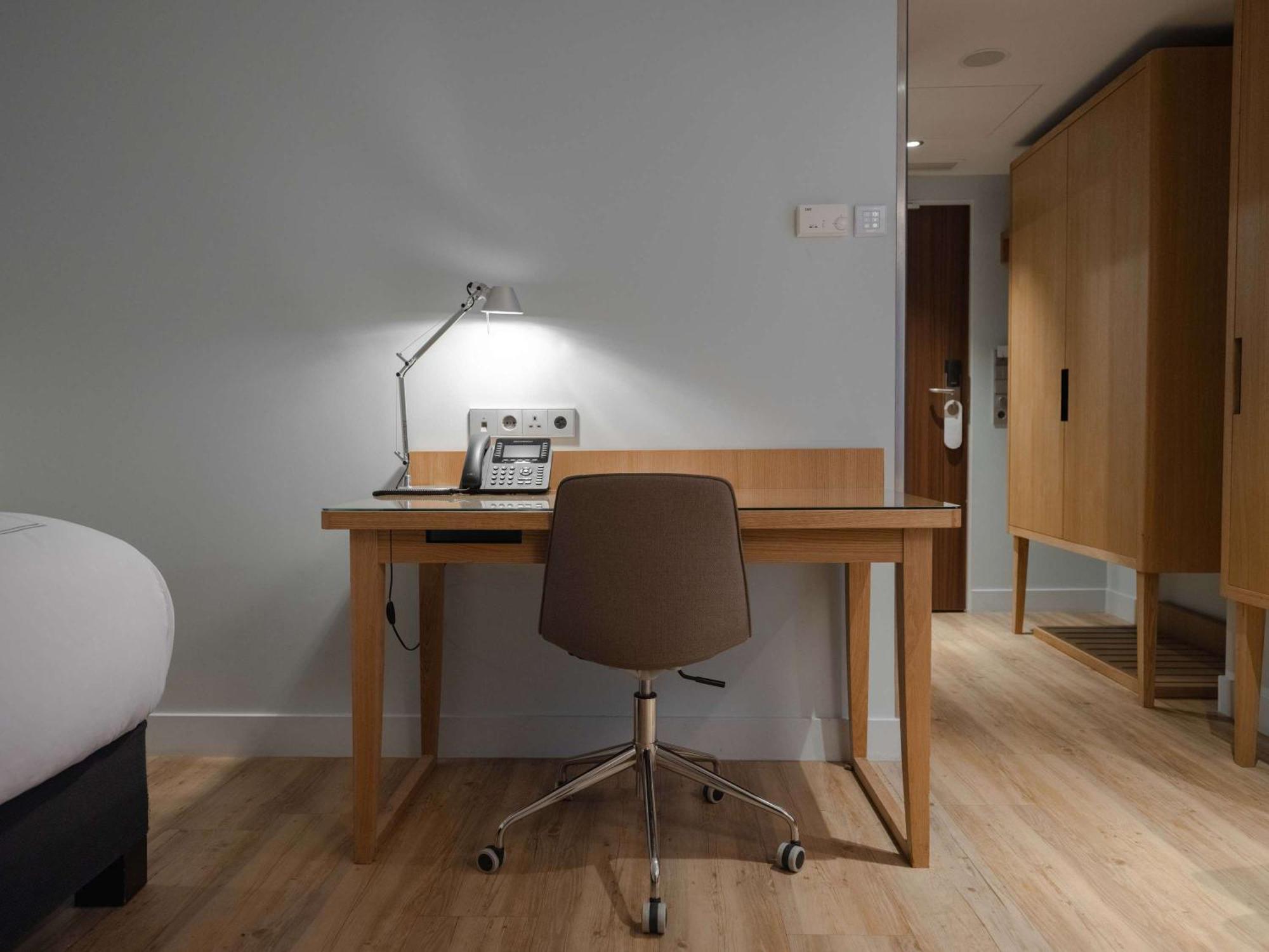 Swissotel Khách sạn 4*