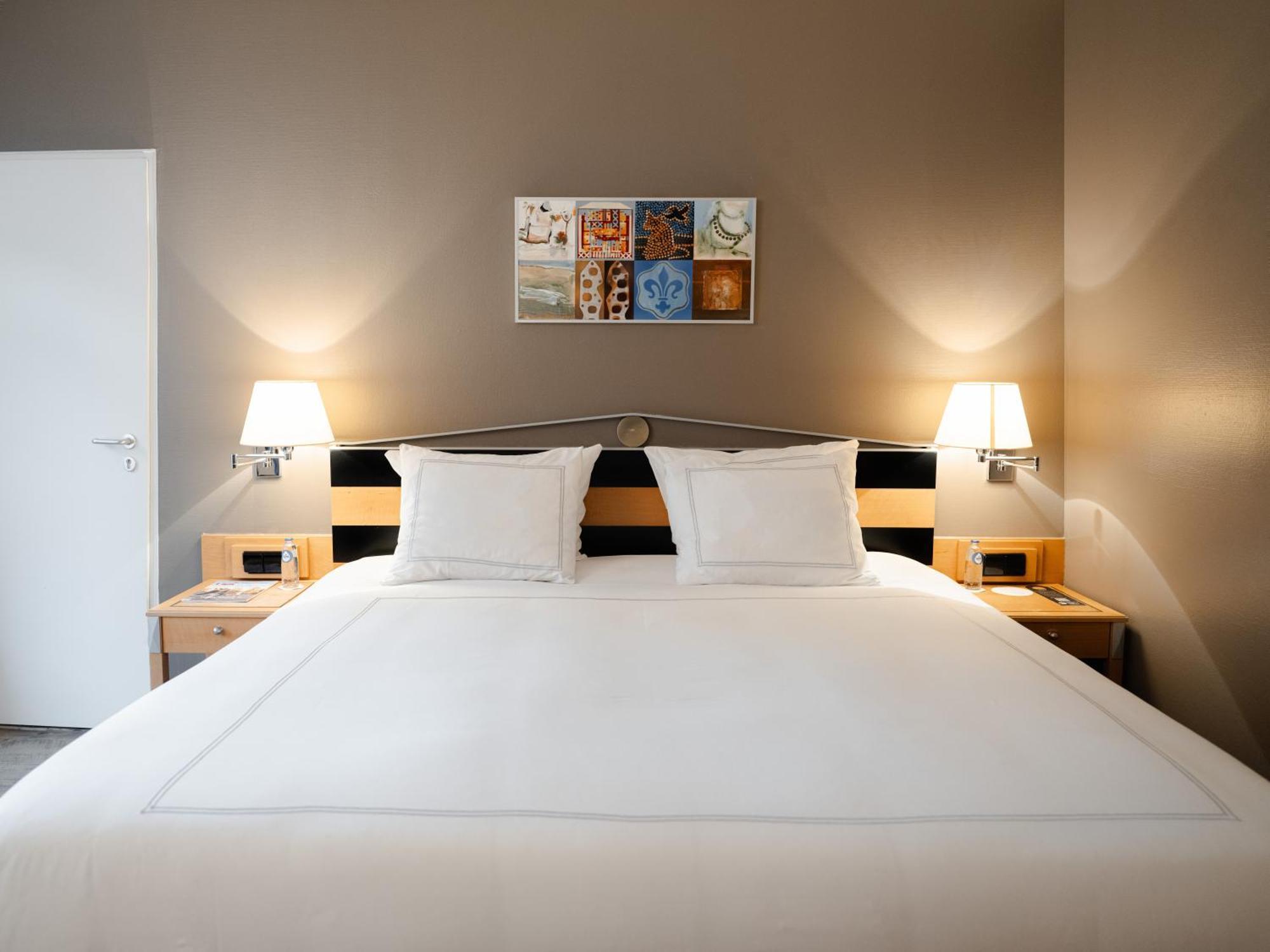 Swissotel Khách sạn