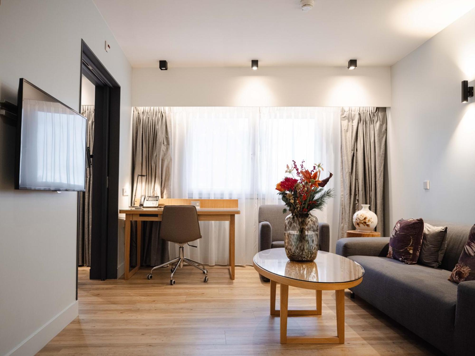 Swissotel Khách sạn