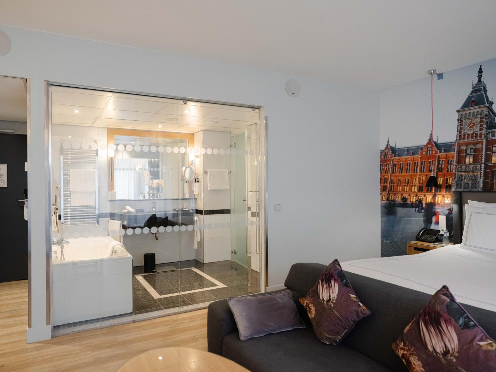 Swissotel Khách sạn