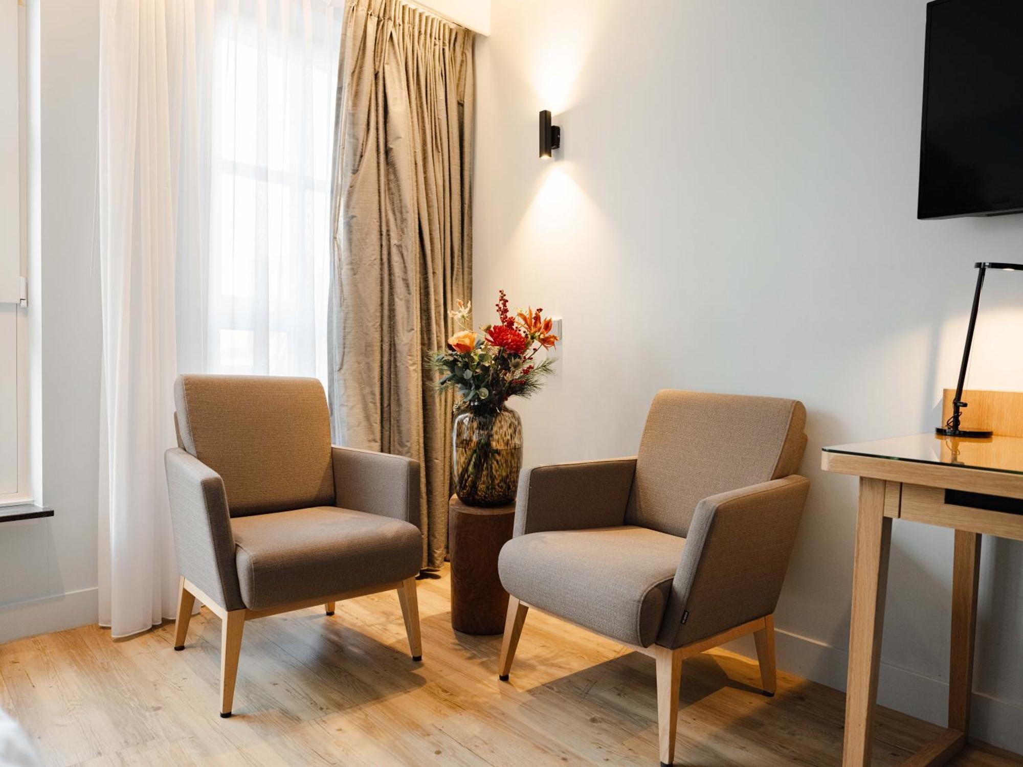 Swissotel Khách sạn