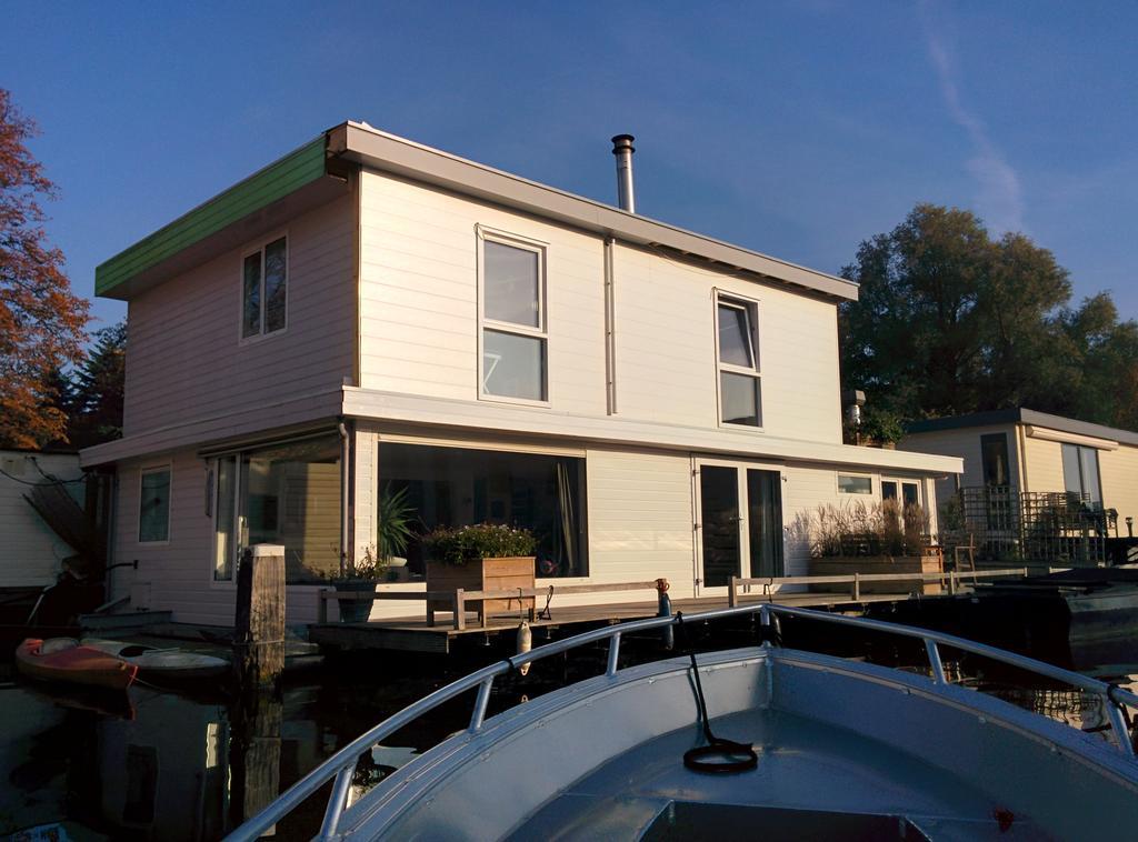Minties Houseboat Frühstückspension 2*