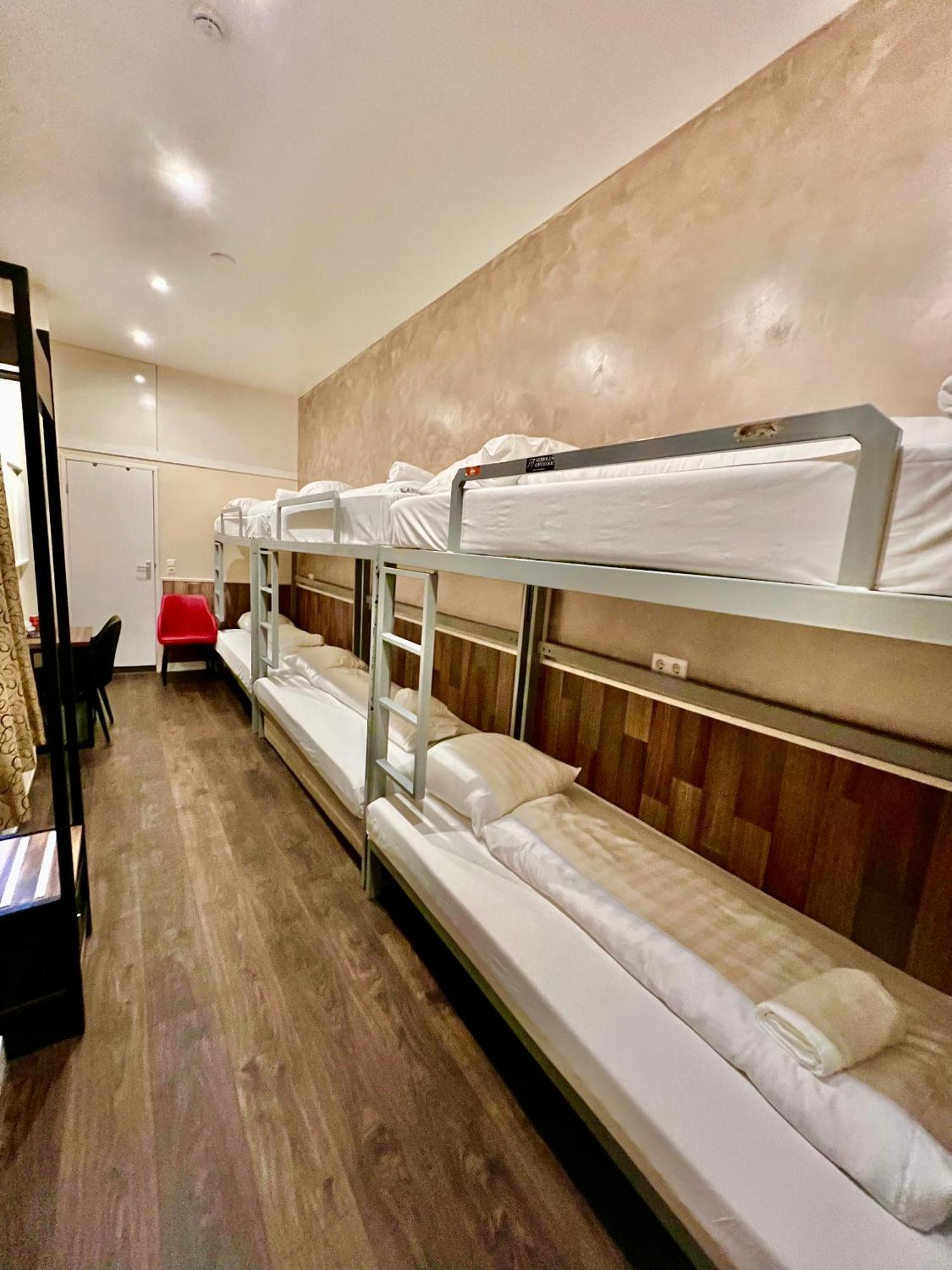 Dam Hotel 2*