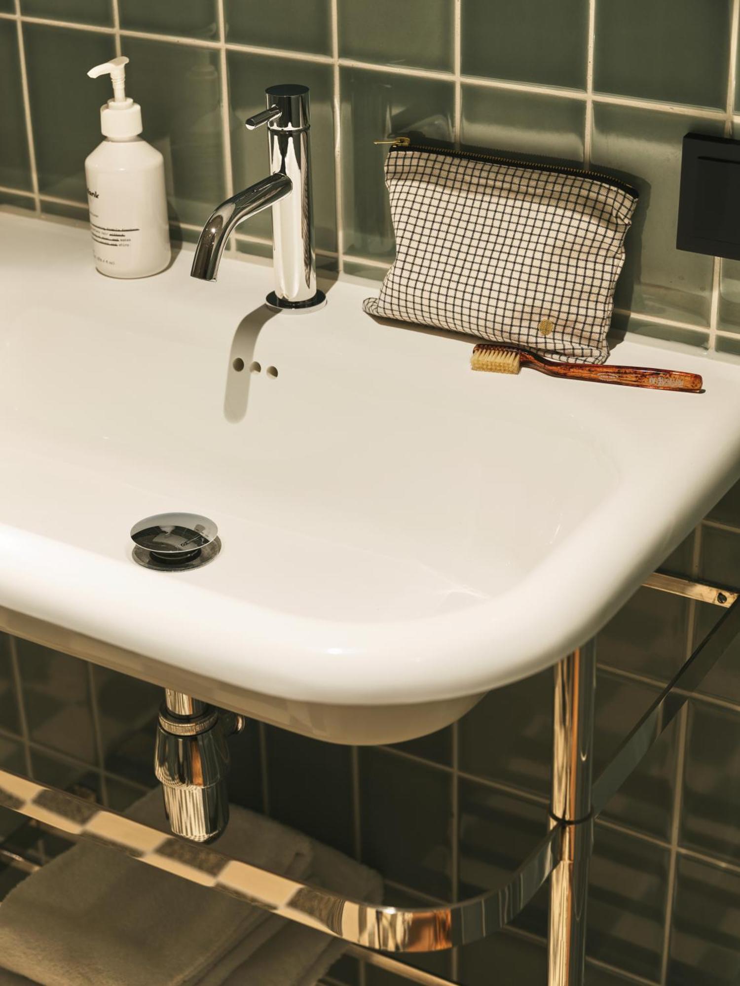 Khách sạn The Hoxton, Lloyd 4*