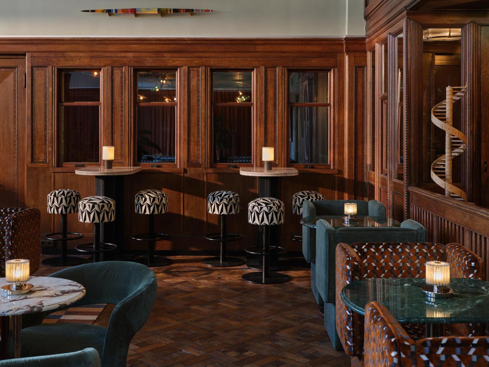 Khách sạn The Hoxton, Lloyd 4*