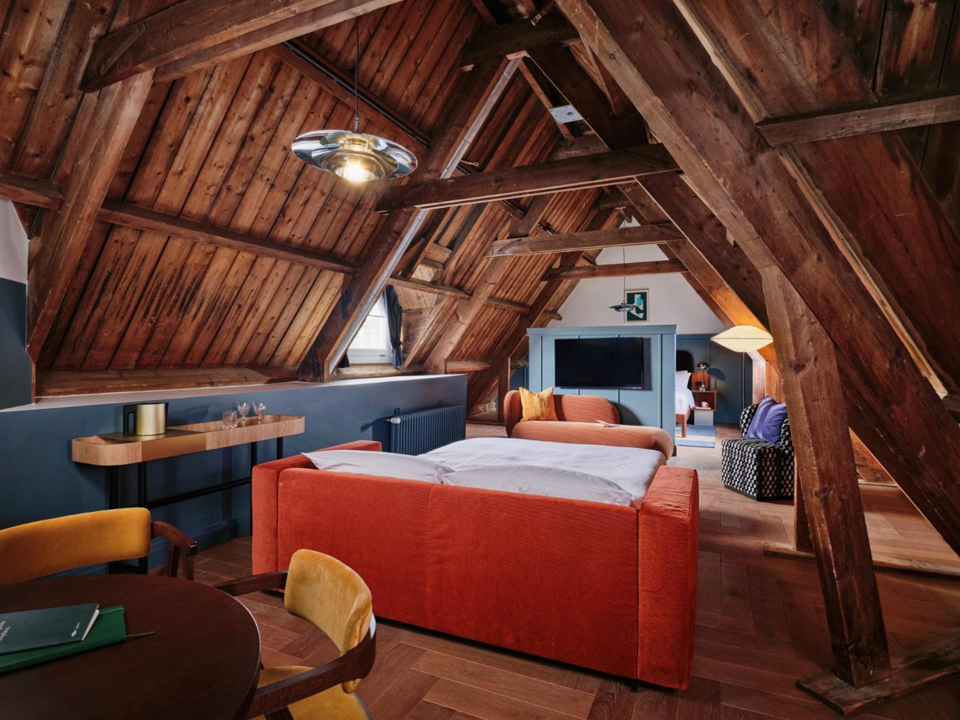 Khách sạn The Hoxton, Lloyd 4*