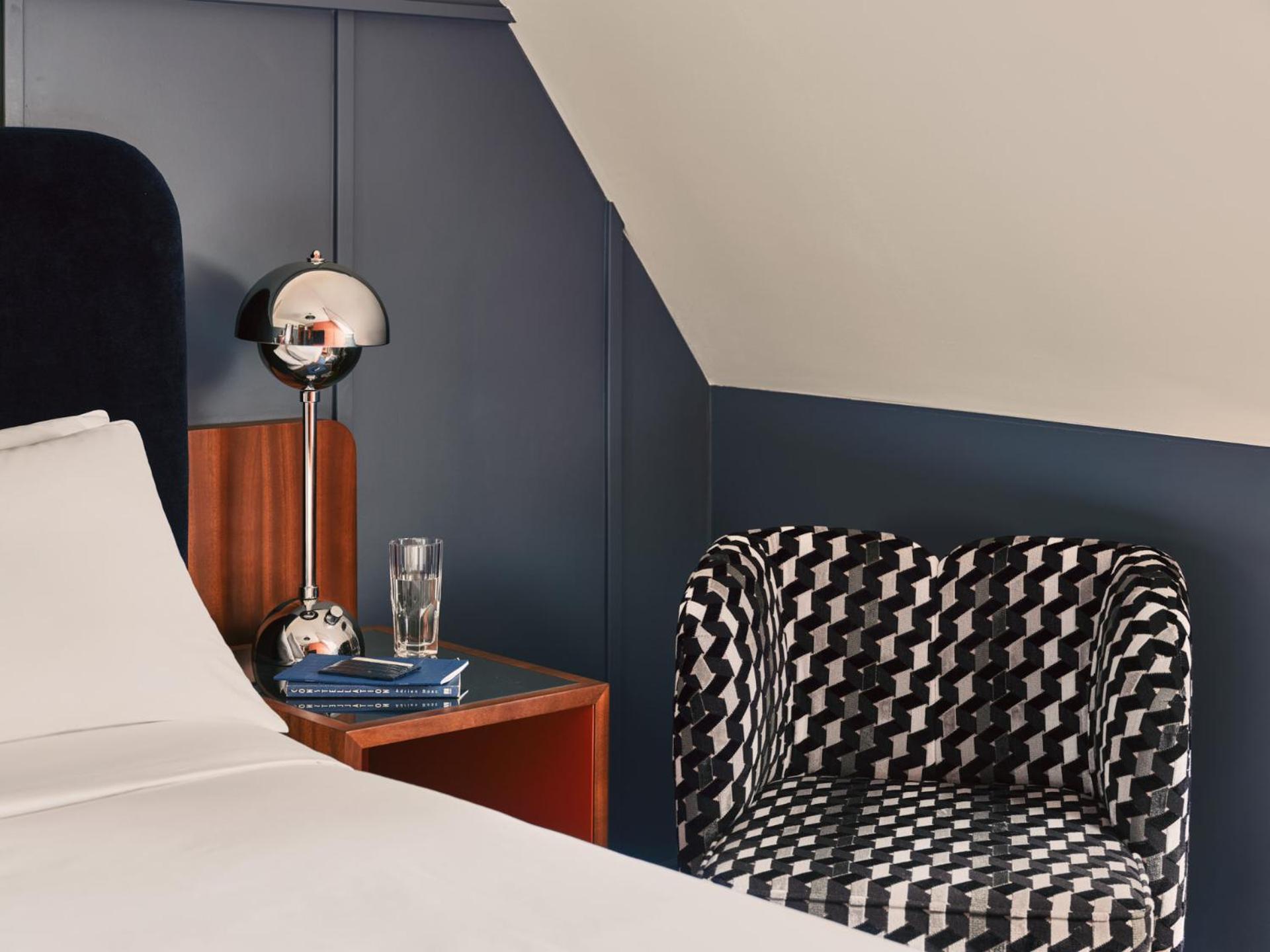 Khách sạn The Hoxton, Lloyd 4*