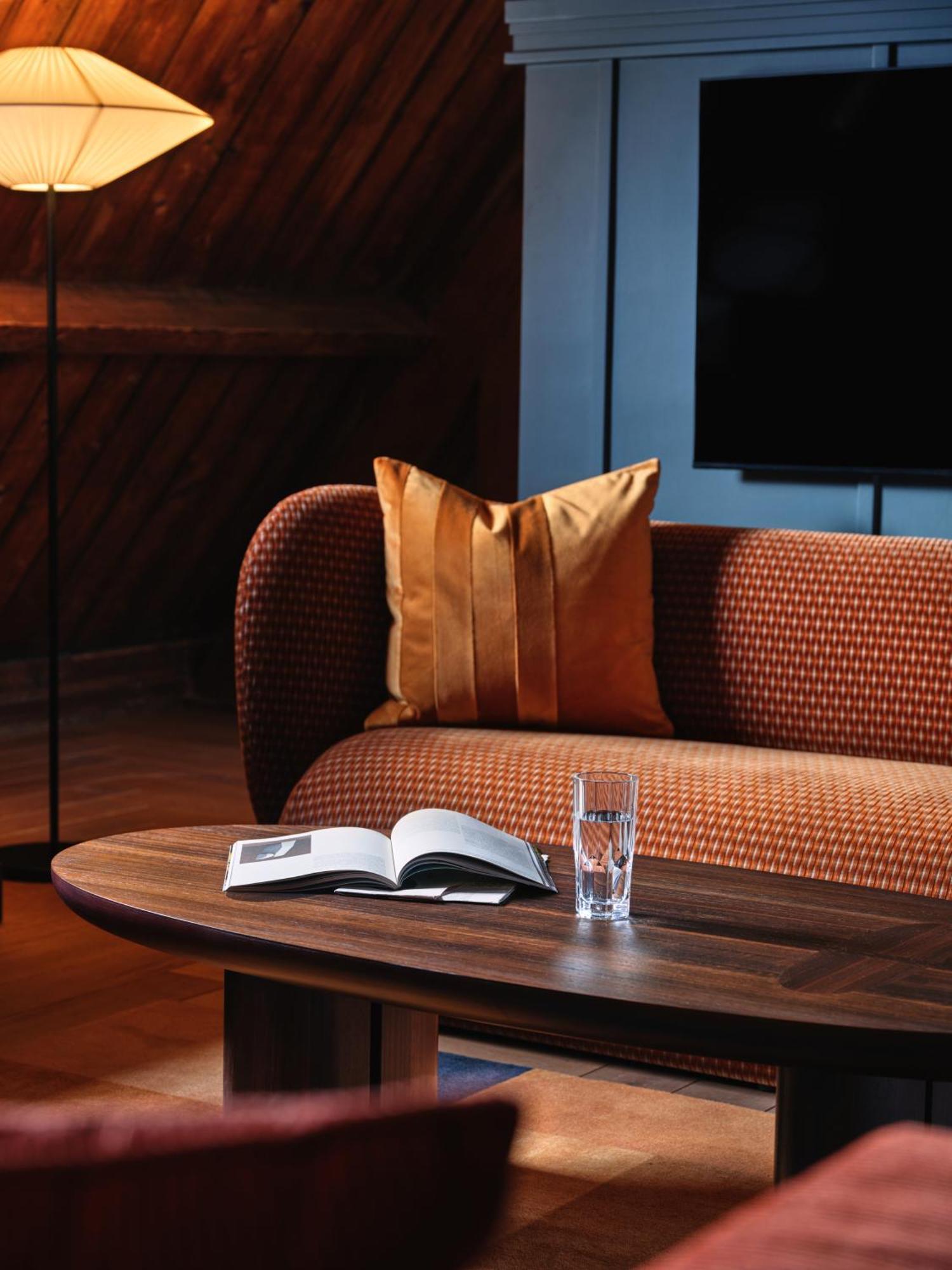 Khách sạn The Hoxton, Lloyd 4*