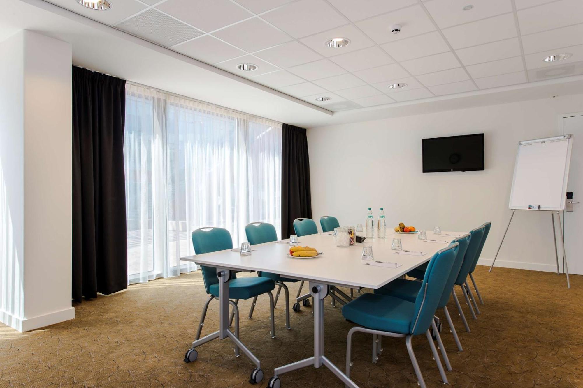Khách sạn Hampton By Hilton Arena Boulevard 3*