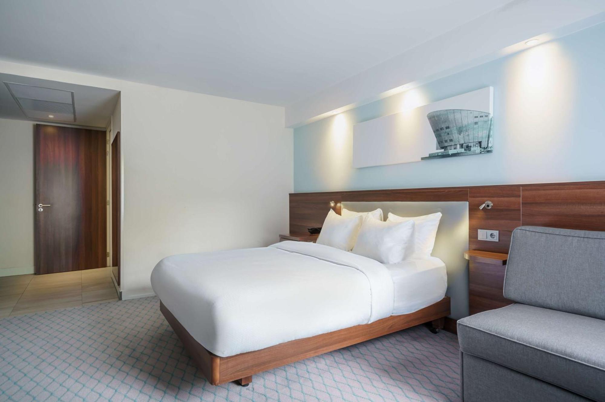 Hampton By Hilton Centre East Hotel 4*