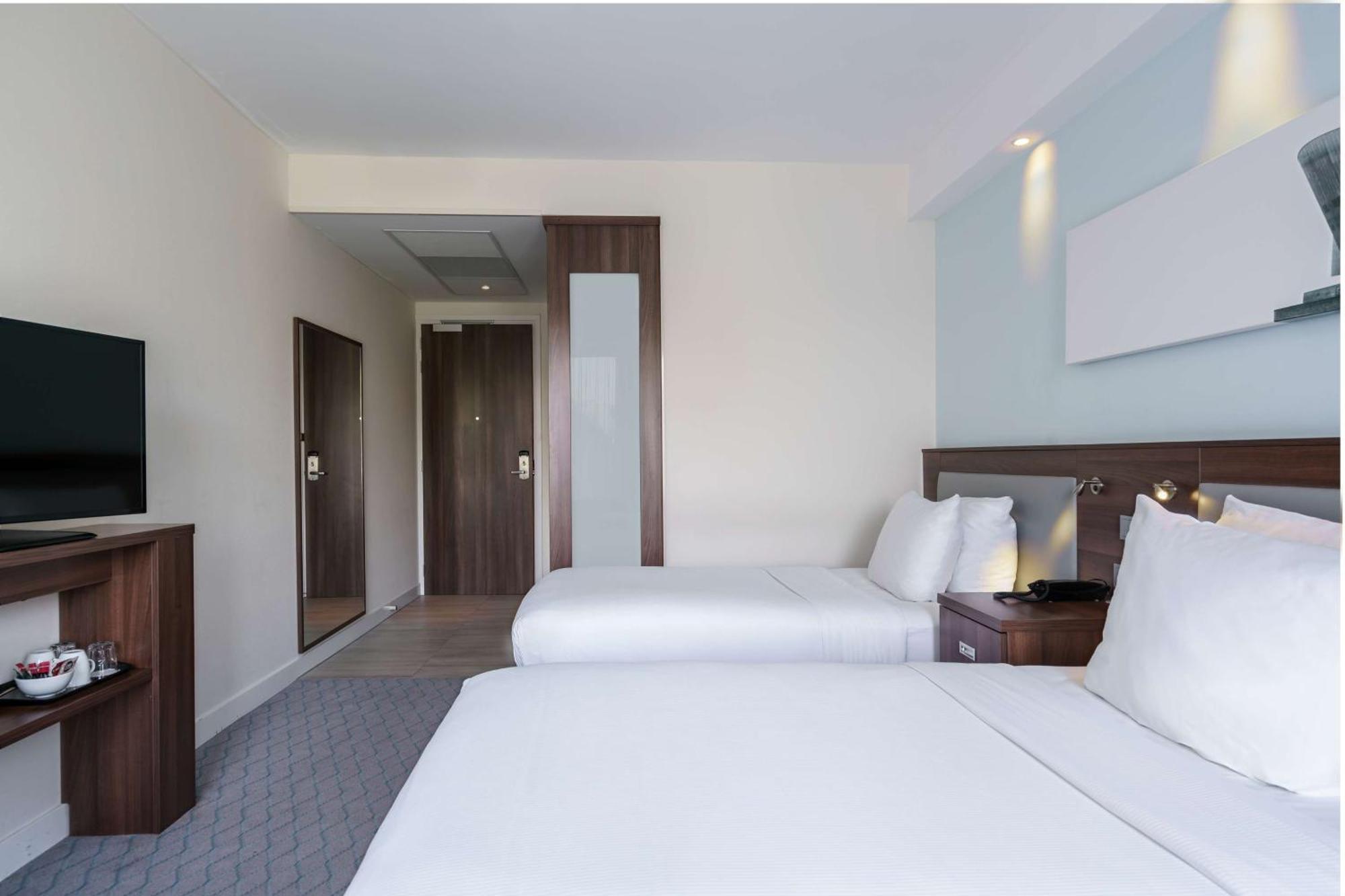 Hampton By Hilton Centre East Hotel 4*