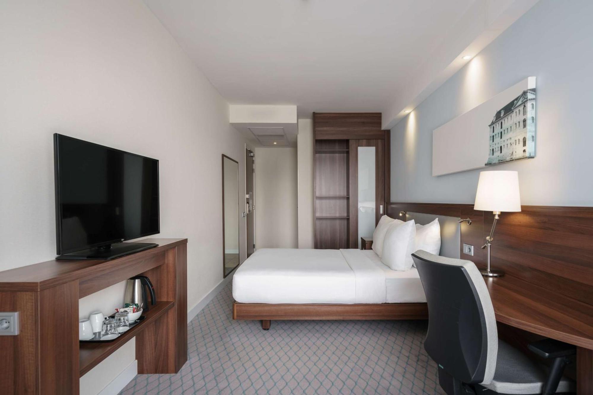 Hampton By Hilton Centre East Hotel