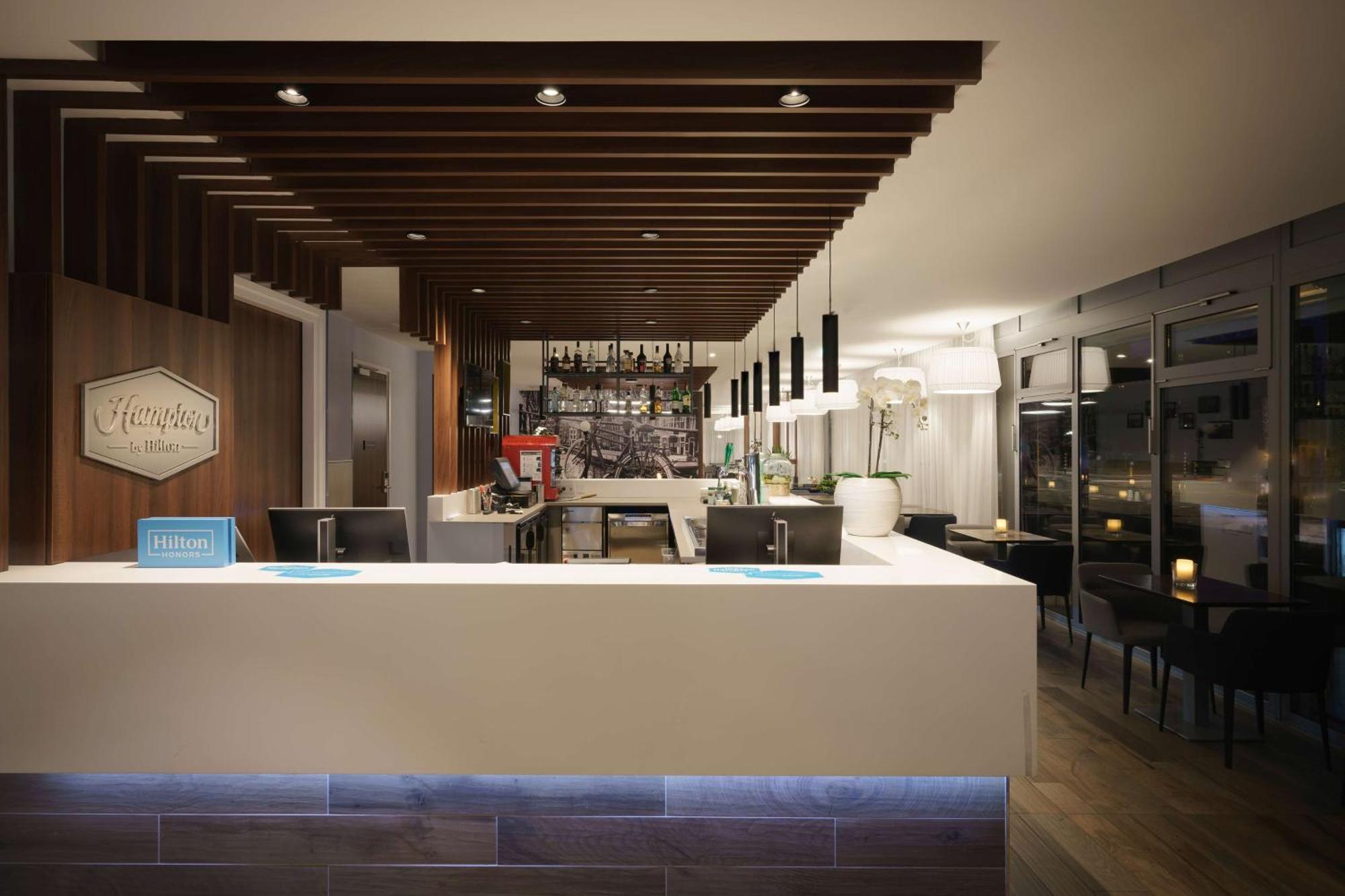 Hampton By Hilton Centre East 4*