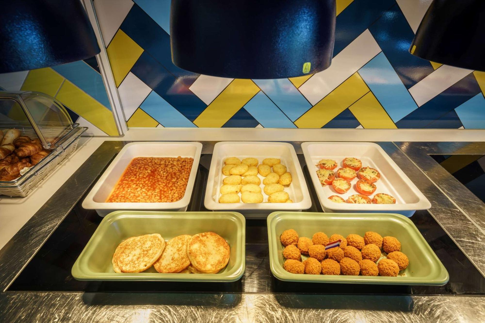 Hampton By Hilton Centre East 4*