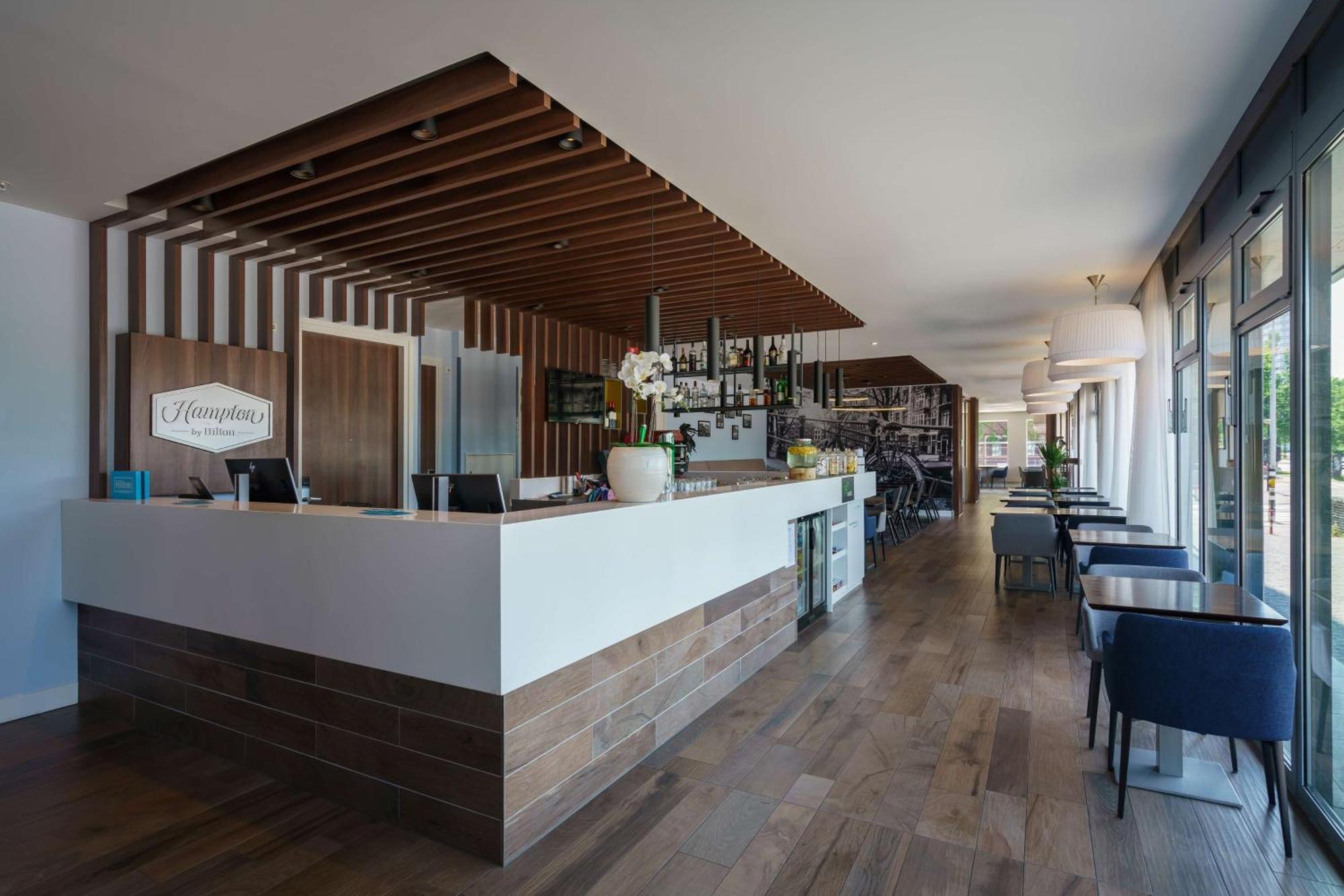 Hampton By Hilton Centre East Hotel 4*